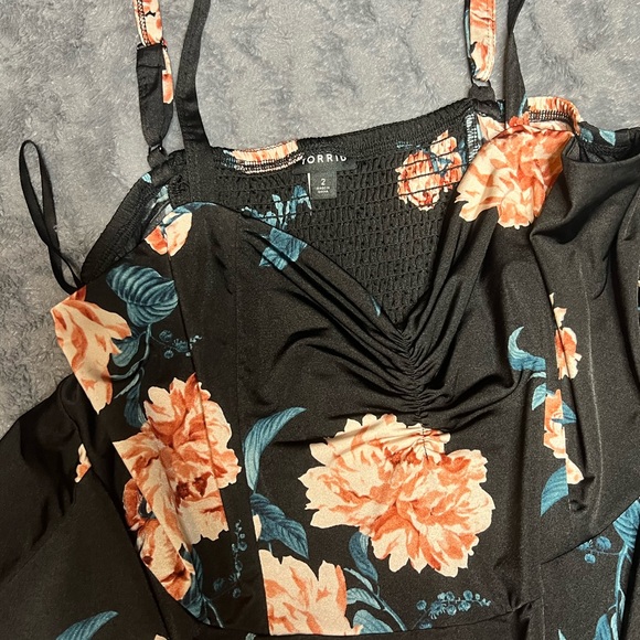 New without tag Torrid Shark bite top - Picture 2 of 2